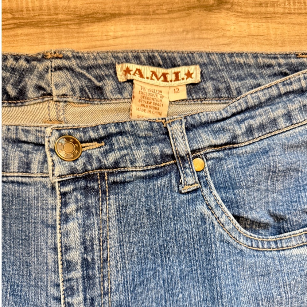 A.M.I. "Y2K Vintage Embroidered Flare Jeans - Picture 3 of 4